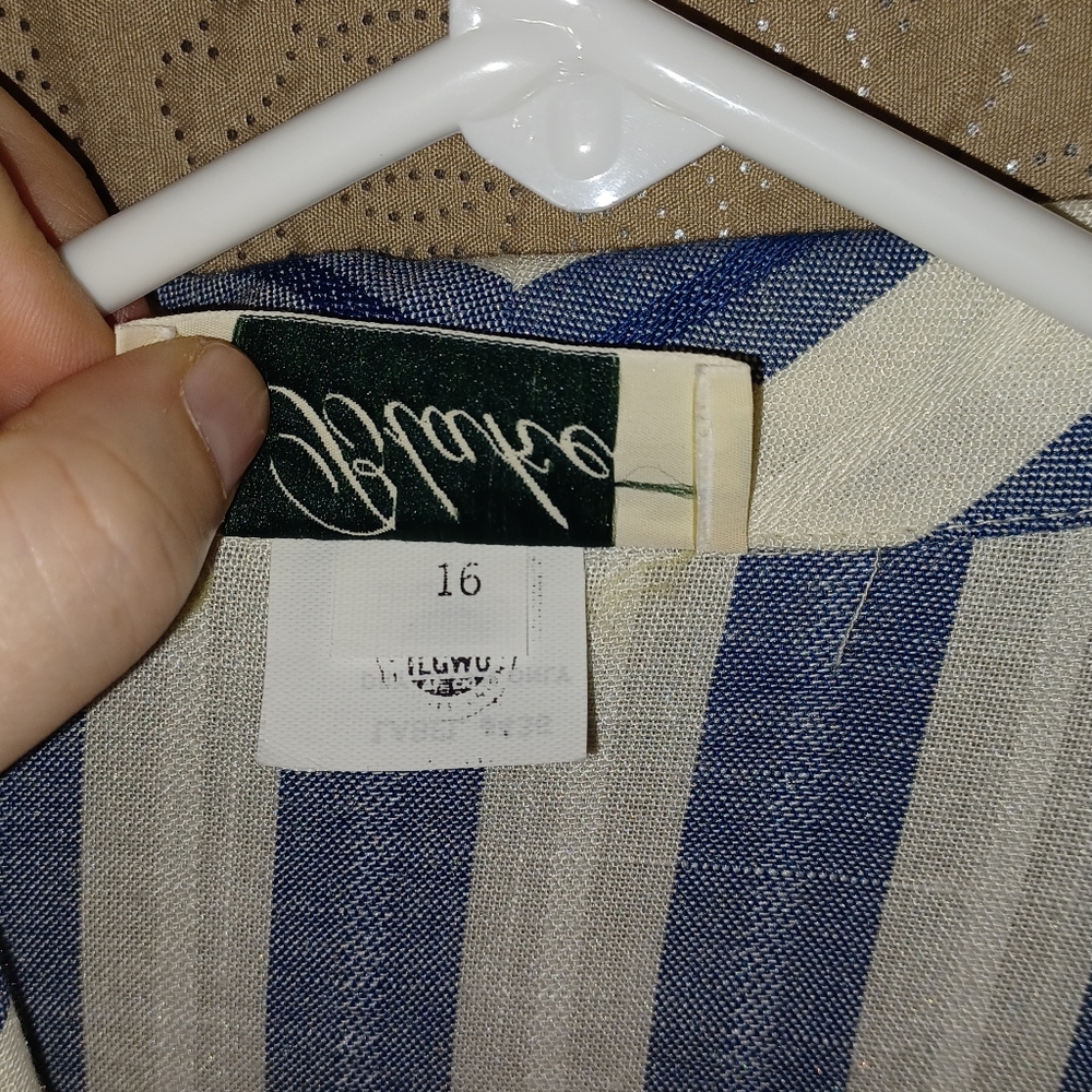 Blazer - Picture 3 of 4